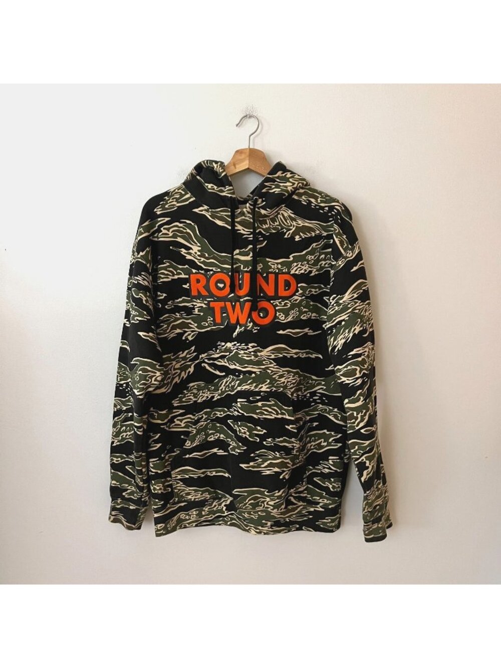Round Two Tiger Stripe Camo Hoodie Sweatshirt Men's Size Medium